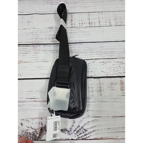 Lululemon Everywhere belt bag Wunder Puff in black NWT - Picture 6 of 7